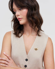 Load image into Gallery viewer, Bee Brooch