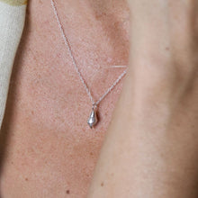 Load image into Gallery viewer, Conch shell sterling silver necklace