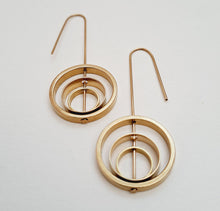 Load image into Gallery viewer, Consta - rings within rings brass earrings