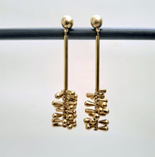Load image into Gallery viewer, Consta - cluster teardrop earrings
