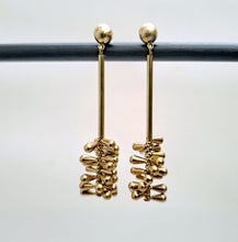 Load image into Gallery viewer, Consta - cluster teardrop earrings