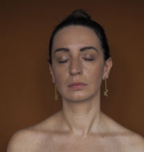 Load image into Gallery viewer, Consta - cluster teardrop earrings