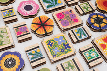 Load image into Gallery viewer, Pocket Flower Press - Cosmos