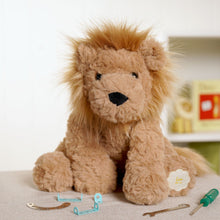 Load image into Gallery viewer, Leo The Plush Sitting Brown Lion 23 cm