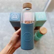 Load image into Gallery viewer, Reusable Glass Bottle 550ml Supersonic Blue