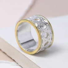 Load image into Gallery viewer, Sterling silver circle band ring with brass edges