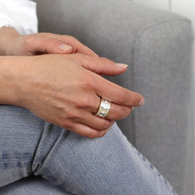 Load image into Gallery viewer, Sterling silver circle band ring with brass edges