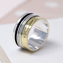 Load image into Gallery viewer, Sterling silver spinning ring with brass hammered edge