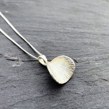 Load image into Gallery viewer, Petal Necklace