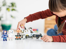 Load image into Gallery viewer, Star Searchers Astronaut Character Set