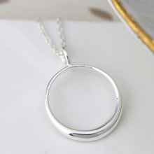 Load image into Gallery viewer, Silver circle necklace