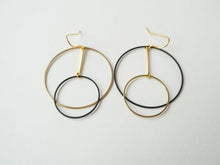 Load image into Gallery viewer, Brass + Black circle mismatched earrings