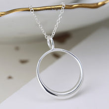 Load image into Gallery viewer, Silver circle necklace