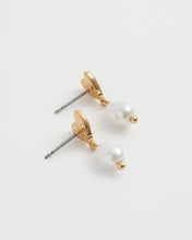 Load image into Gallery viewer, Forget-Me-Not Heart &amp; Pearl Earrings
