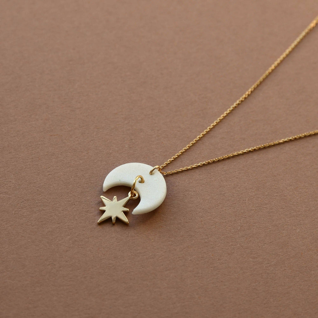 Celestial Star Gold Necklace: Pearly White