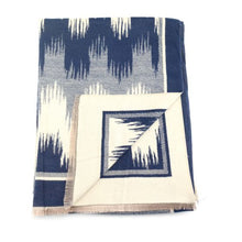 Load image into Gallery viewer, Waves scarf in navy
