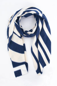 Geometric midweight scarf navy