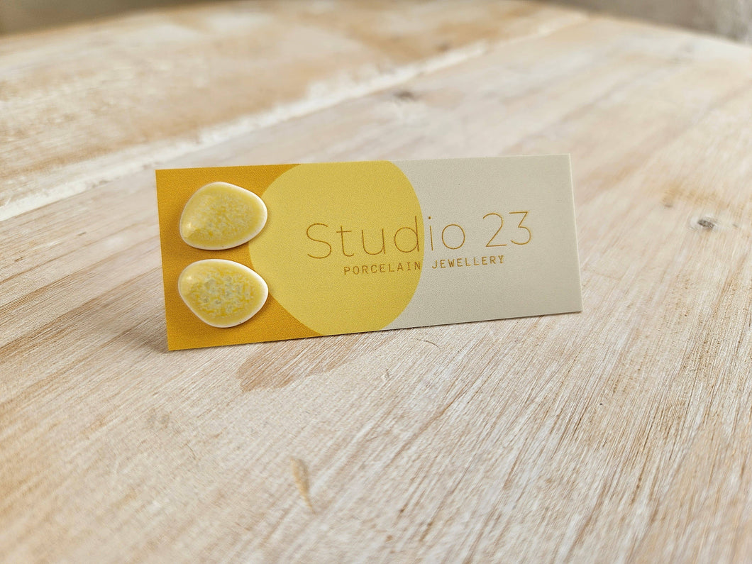 Pebble Stud Porcelain Earring: Lemon