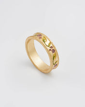 Load image into Gallery viewer, Blackberry Bramble Gold Ring
