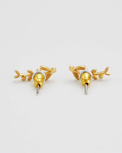 Load image into Gallery viewer, Niva Mistletoe Pearl Climber Earrings
