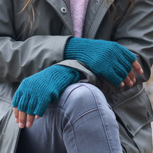Load image into Gallery viewer, Yasmin Recycled Blend Teal Ribbed Fingerless Gloves
