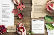Load image into Gallery viewer, BOUQUET IN A BOOK: CHRISTMAS WREATH (PRESS OUT AND MAKE)(PB)
