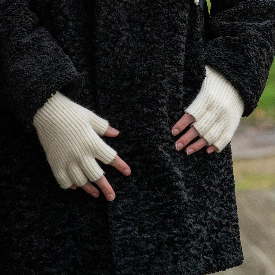 Cream Ribbed Knitted Fingerless Gloves