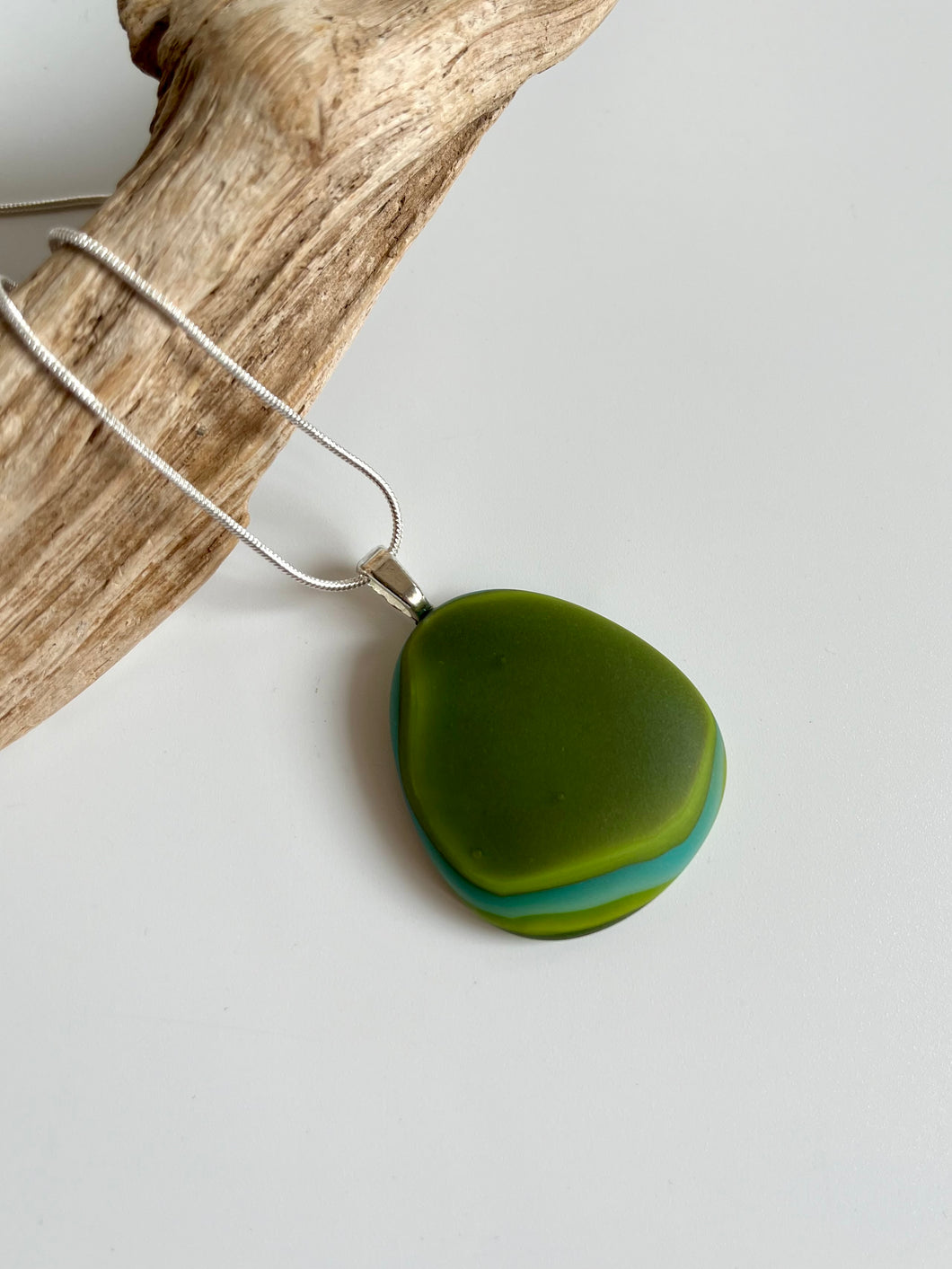 Glass pebble style pendant on necklace chain #181