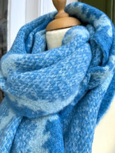 Load image into Gallery viewer, Narnia - Cosy Winter Scarf
