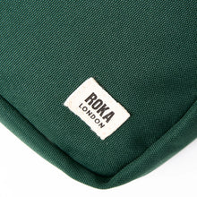 Load image into Gallery viewer, Bond Pocket Crossbody Bag in Forest
