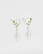 Load image into Gallery viewer, Niva Mistletoe Pear Earrings in Silver
