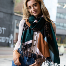 Load image into Gallery viewer, Zigzag Scarf in Green
