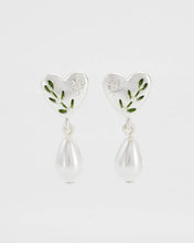 Load image into Gallery viewer, Niva Mistletoe Pear Earrings in Silver
