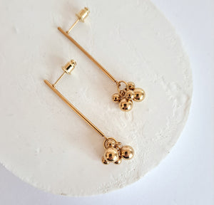 Kira - cluster ball earrings - gold plated