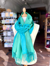 Load image into Gallery viewer, Two Tone plain scarf in green

