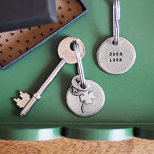 Load image into Gallery viewer, &#39;Good Luck&#39; four leaf clover keyring
