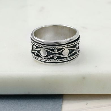 Sterling silver spinning ring with wave and circle pattern